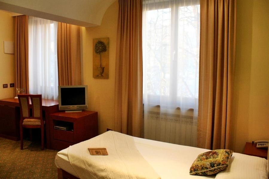 Hotel Park Central Sliven Exterior photo