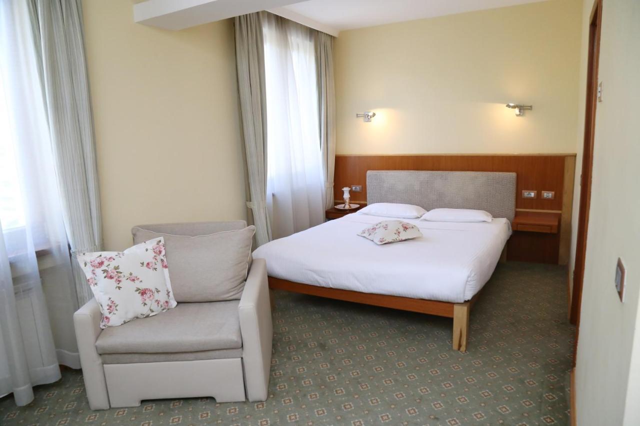 Hotel Park Central Sliven Exterior photo