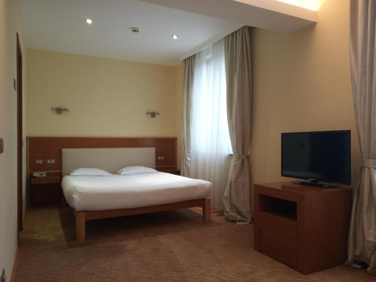 Hotel Park Central Sliven Exterior photo